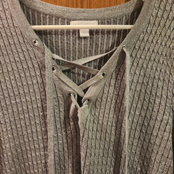 New York and Company Gray Sparkly Long Sleeve Lace Up V-Neck Sweater - Picture 5 of 9